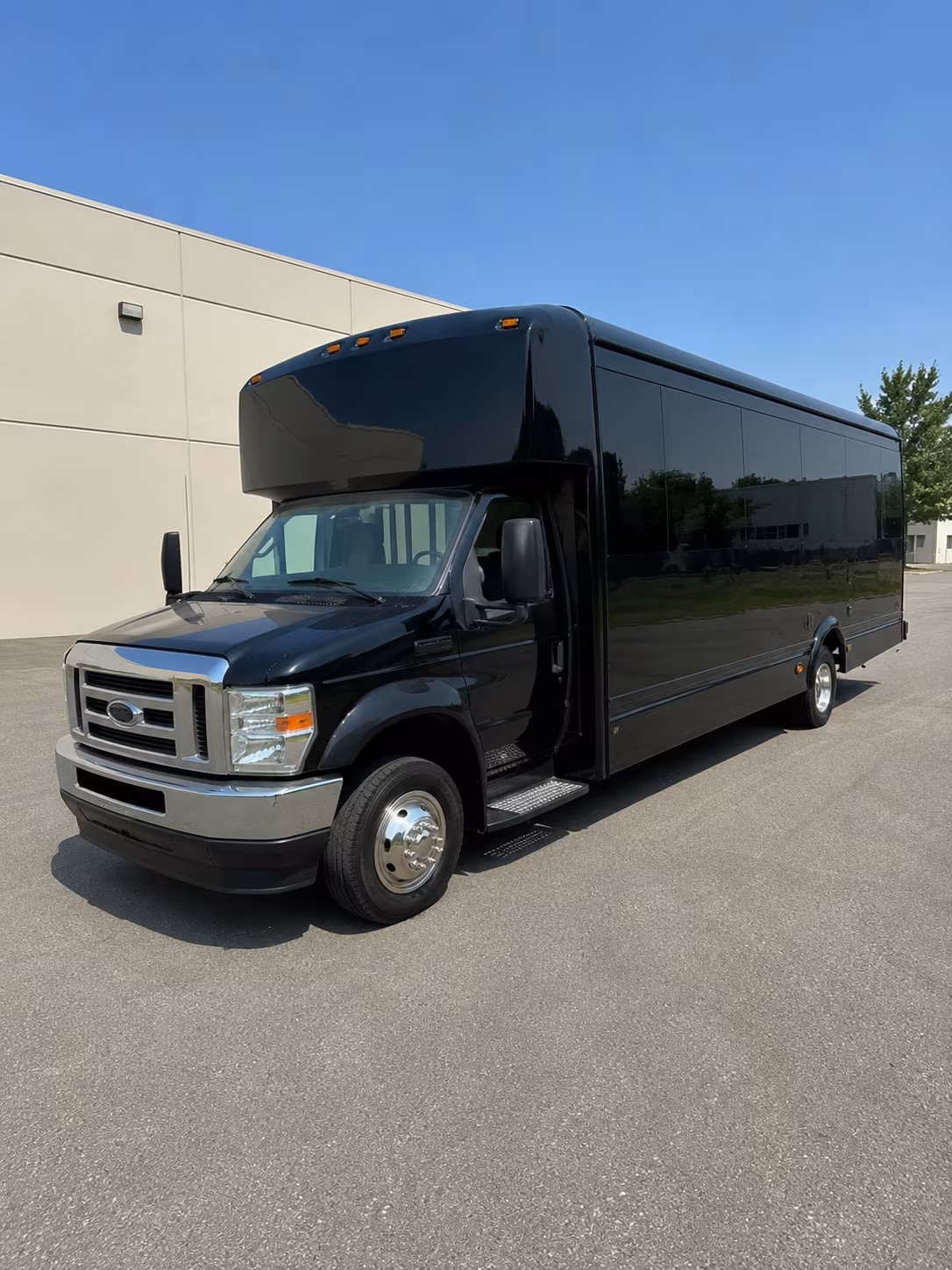 San Diego Birthday, Sweet 16, & Quinceañera Transportation party bus exterior