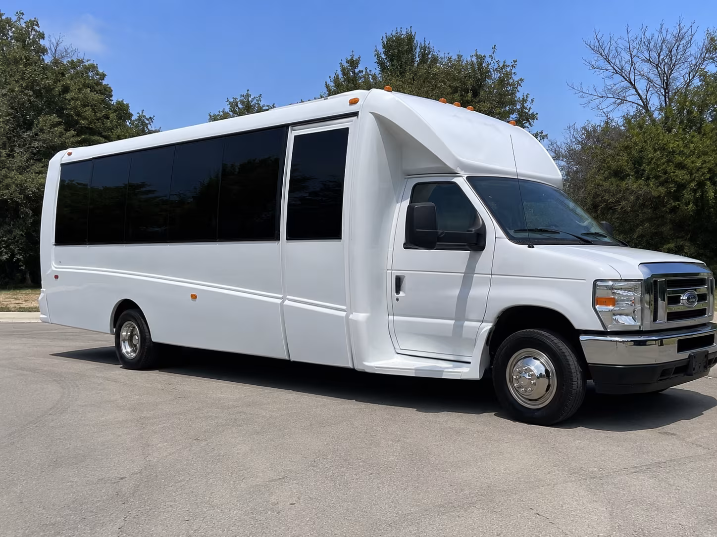 San Diego Birthday, Sweet 16, & Quinceañera Transportation party bus exterior